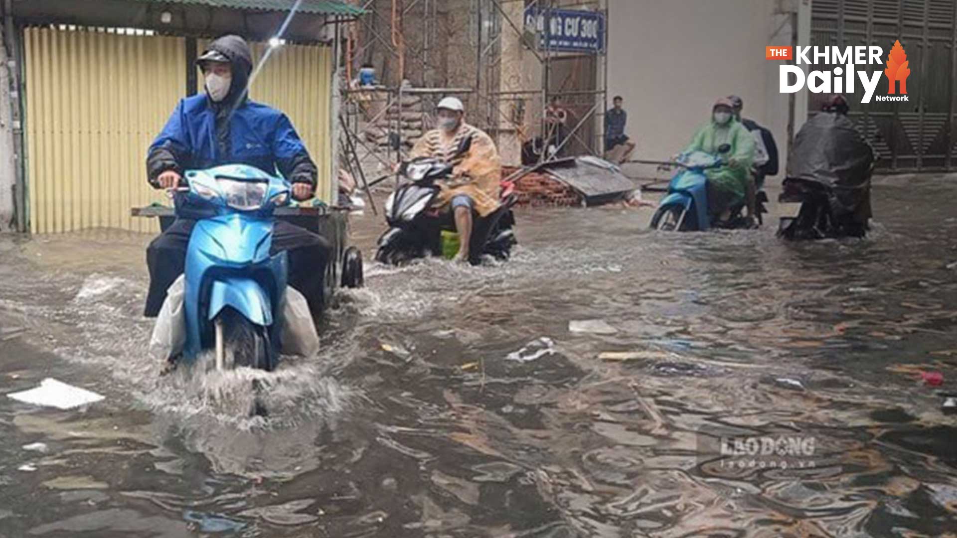 Hanoi Schools Close Classrooms as Typhoon Narra Brings Flooding and Chaos