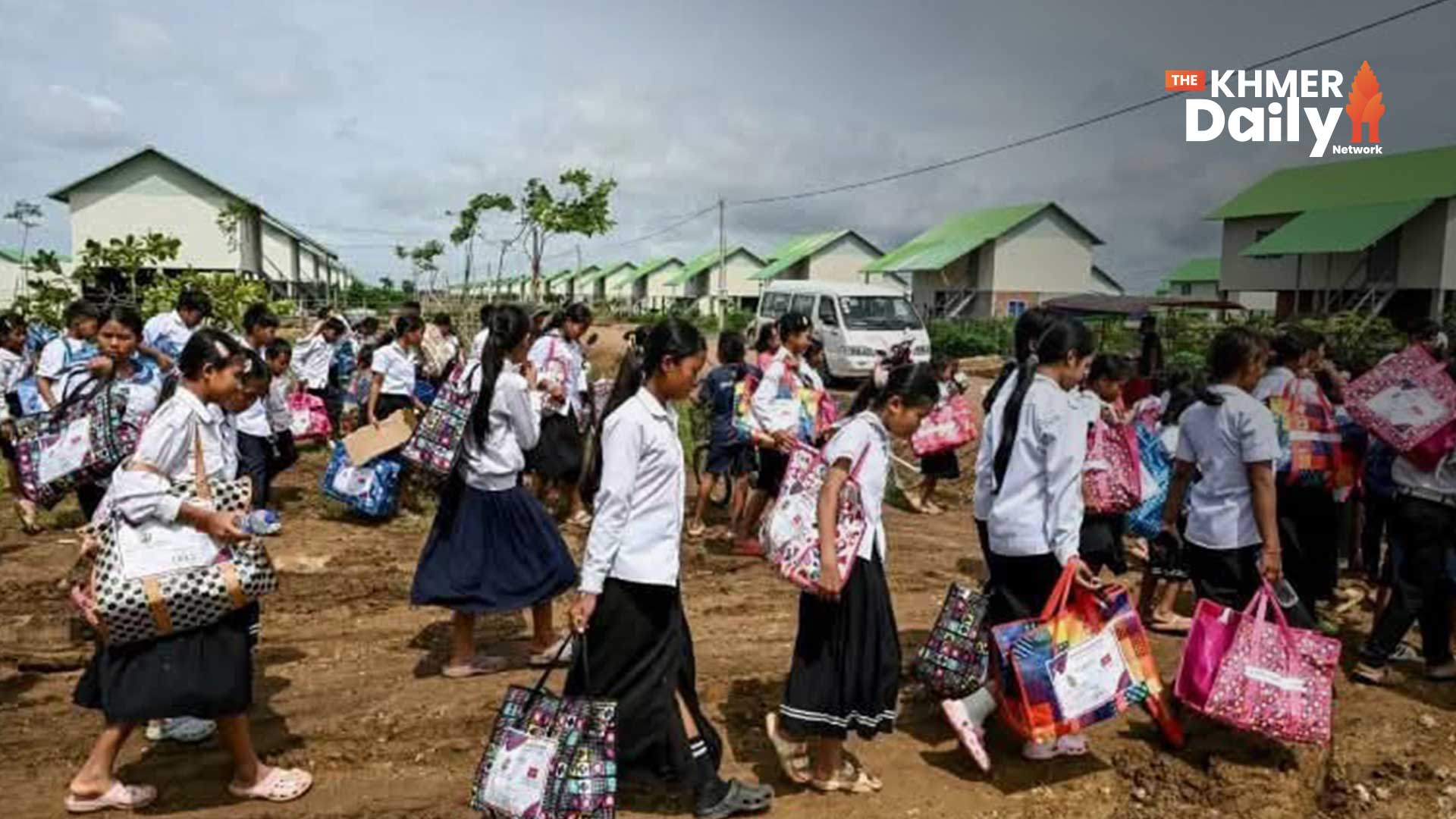 ប្រជាជនកម្ពុជាដែលផ្លាស់ទីលំនៅសម្តែងការឈឺចាប់ ខណៈការកាន់កាប់របស់ថៃនៅតែបន្ត