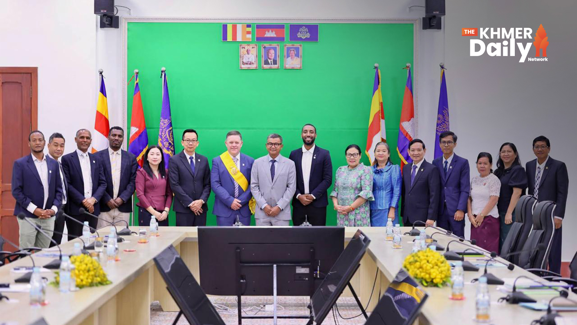 កម្ពុជា និងមូលនិធិហ្វ្រេដហូឡូ រួមគ្នាលើកកម្ពស់សុខភាពភ្នែកសិស្ស និងកាត់បន្ថយផលប៉ះពាល់ពីការប្រើប្រាស់ទូរស័ព្ទដៃ