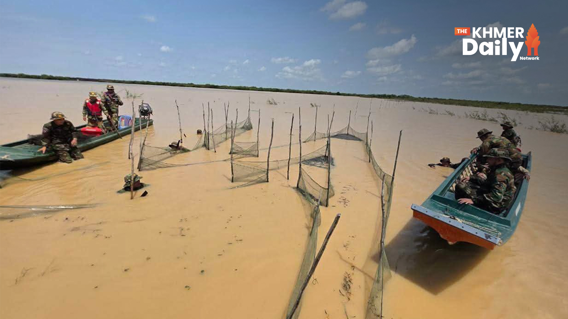 Joint Forces Destroy Over 1,200 Meters of Illegal Fishing Barriers in Kampong Thom-Siem Reap Border Area