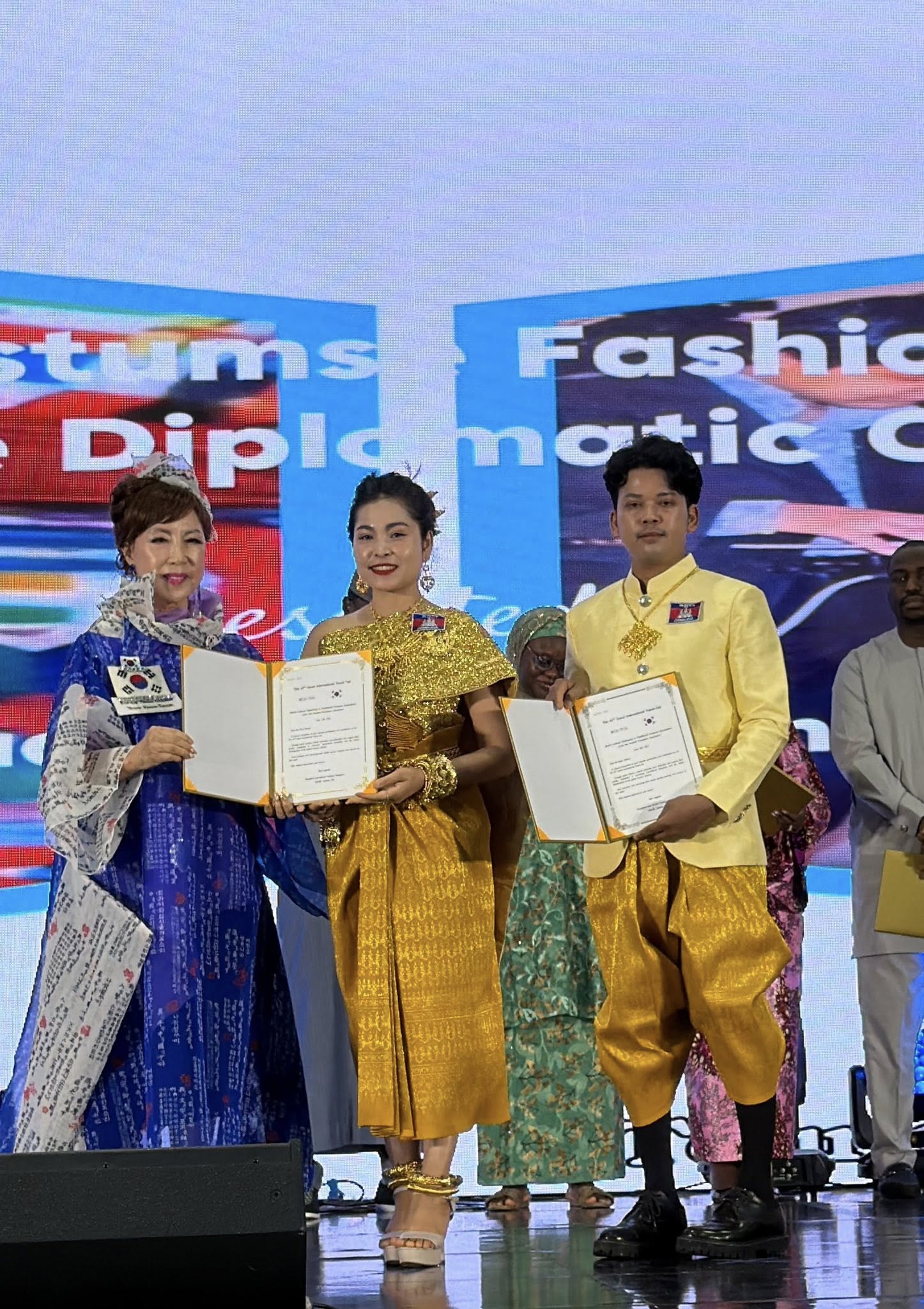 World Traditional Costumes Fashion Show in Seoul | June 6 at the COEX Exhibition Hall in Seoul, organised by the Korea Hanbok Promotion Association