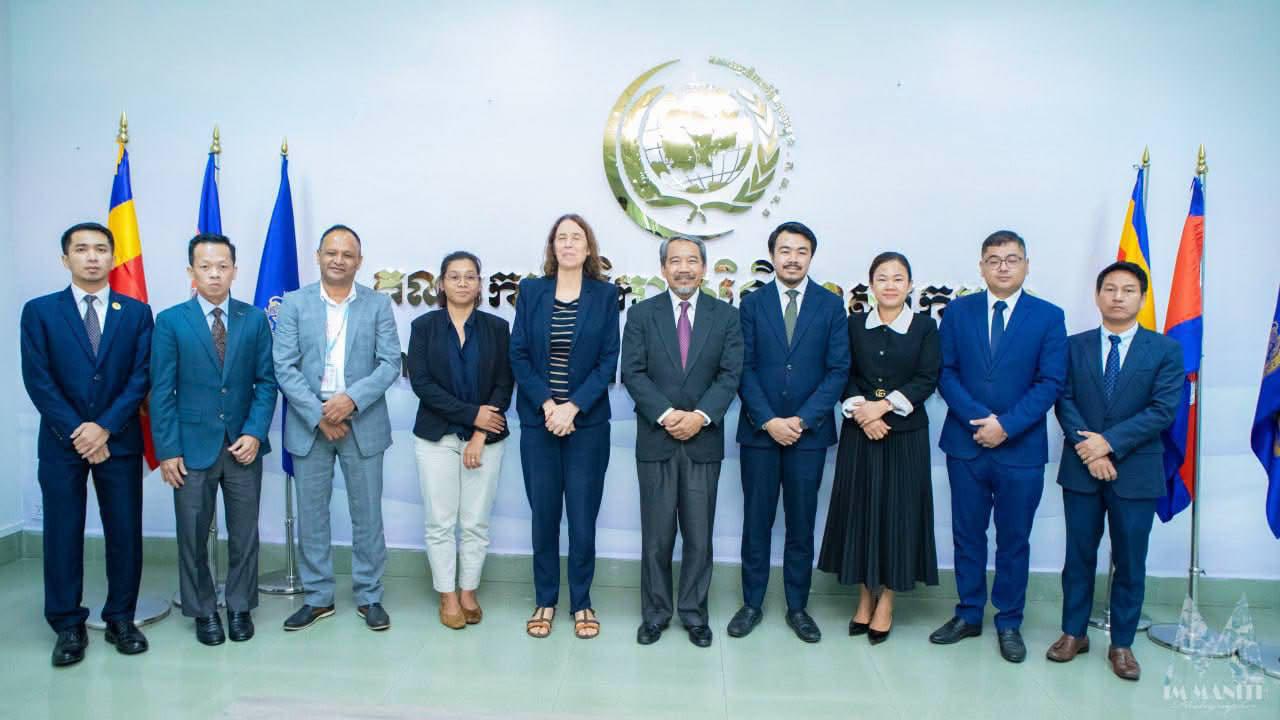 ទំព័រហ្វេសប៊ុក Cambodian Human Rights Committee