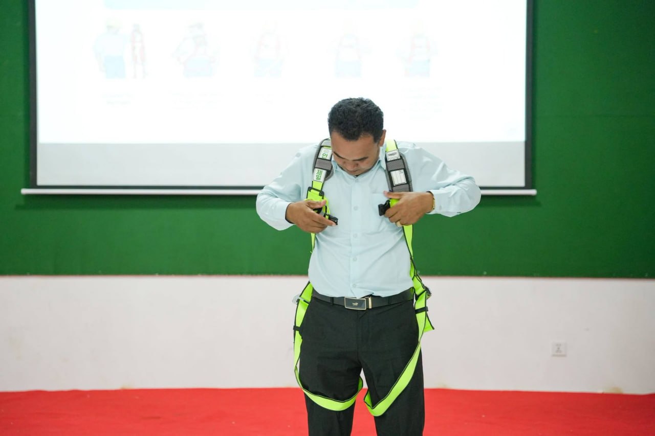 Photo: H.E Heng Sour
